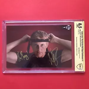 Cobra Kai Karate Kid Saga 1 CBCS SS 8.5 signiert WILLIAM ZABKA NO MERCY NYCC - Bild 1 von 8