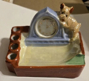 Posacenere cane in porcellana seduto su orologio portasigarette Giappone Lusterware - Foto 1 di 4