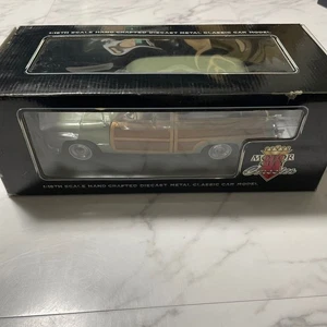 [With box] {1/18 scale} 1949 Ford Woody Wagon Motorcity Classics Minicar el - Bild 1 von 5