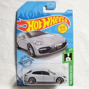 Porsche Panamera Turbo S E Hybrid Sport Turismo #202 Hot Wheels verde - Imagen 1 de 3