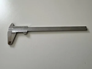 Vernier Caliper - Mitutoyo - 0-200 mm / 0 - 8" - Picture 1 of 5