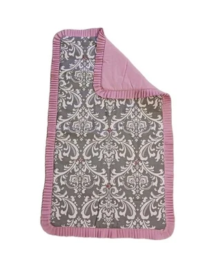 Manta Cuna Bebé Niña Reversible Gris Floral Damasco Rosa Volantes 47x28 Foto 1 de 4