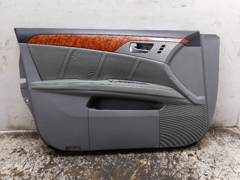 Toyota Avalon 2005 montaje del panel de la puerta delantera del lado del conductor  Foto 1 de 4