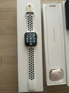 Apple Watch Serie 5 + GPS + Cellular 44 mm in Roségold - Bild 1 von 6