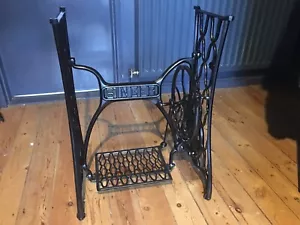 Stunning Newly Powder Coated Cast Iron SINGER Sewing Machine Treadle Base - Picture 1 of 6
