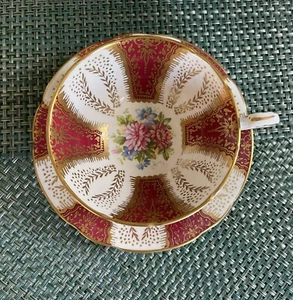 Paragon Her Majesty The Queen Cup & Saucer Red /Flowers Gold Fine China England - Picture 1 of 5