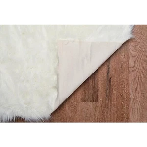 Linon Shep Faux Fur Tufted Acrylic 3'x5' Rug in White - Picture 1 of 5