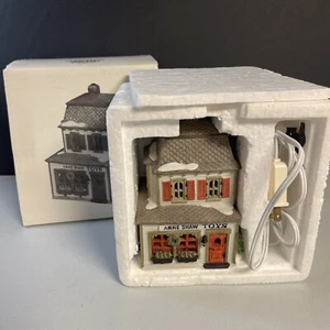 Dept 56 Ann Shaw Toys New England Village Boxed #59390 1988 Christmas House - Picture 1 of 8