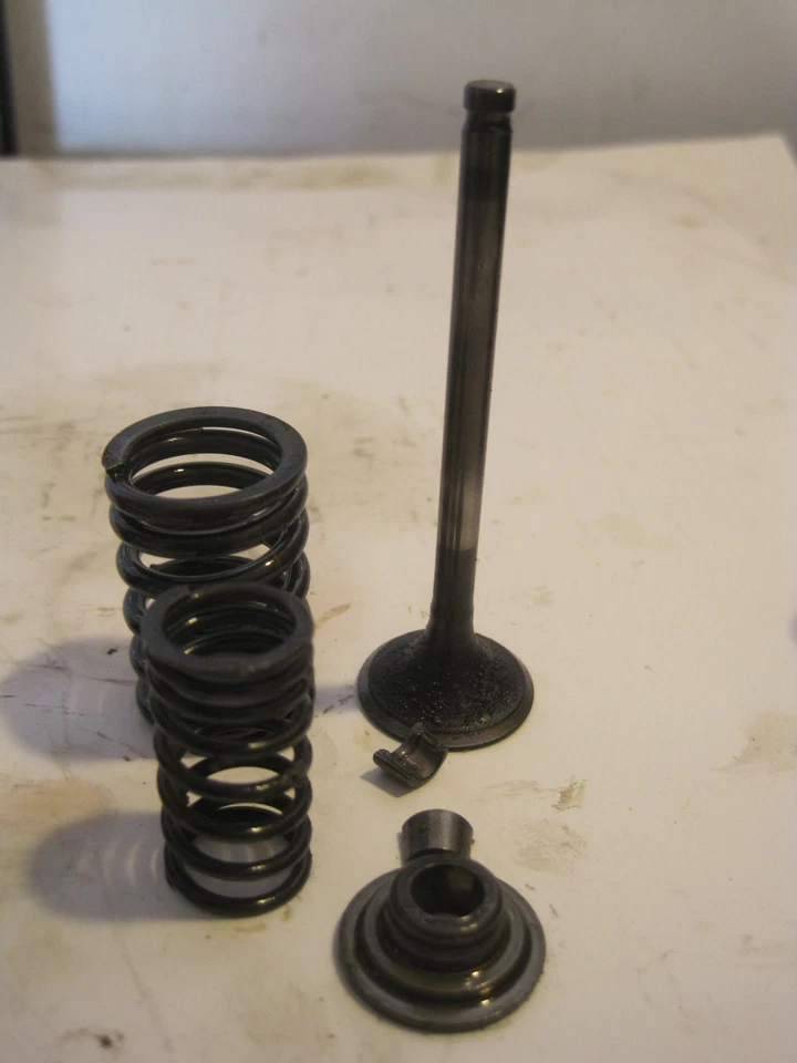 84 - 85 Honda V30 MAGNA VF500 COMPLETE intake valve assembly INTERCEPTOR 500 Foto 1 de 1