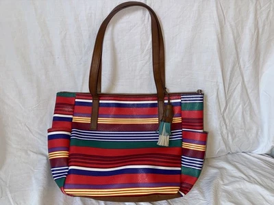 Bolso de hombro Relic by Fossil multicolor con acento de borla multicolor usado en excelente estado Foto 1 de 4