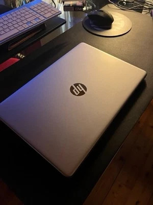 HP Laptop 15s-fq0036nl 15,6" (512 SSD, Intel Core i7-1355U, 3,70GHz, 16GB RAM) - Immagine 1 di 4