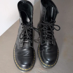 Dr Martins Womens 8 Black Military Air Walks Bouncing Soles Lace Up - Picture 1 of 20