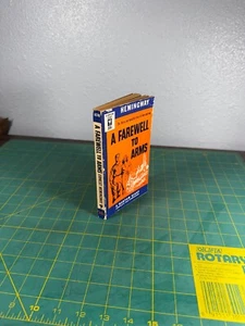 Ernest Hemingway Farewell to Arms 1954 3rd Bantam Giant Paperback - Picture 1 of 10