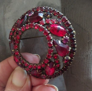 Gorgeous Vintage Red Set Stones brooch unsigned Juliana - Picture 1 of 3