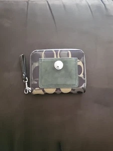 Coach Chelsea Signature Green Canvas Zip Around Credit Card /Wallet - Picture 1 of 12