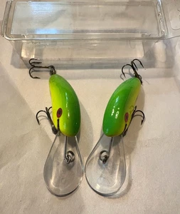 2 NUOVE ESCHE STANFORD VINTAGE legno 1/2 oz ESCA DI CEDRO lato piatto CRANKBAITS - Foto 1 di 5