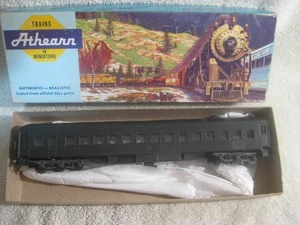 Athearn 1850 HO Standard Reisezugwagen undekoriert schwarz montiert - Bild 1 von 7