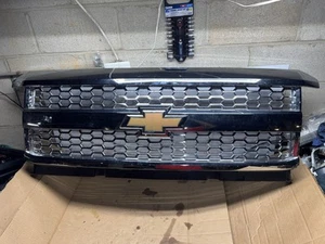 2017 - 2019 17-19 Chevrolet Silverado HD Grille Grill Chrome LTZ 84580506 NICE - Picture 1 of 10