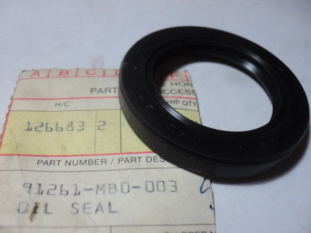 HONDA PC CB VF VT CX TRX650 680 SHAFT DRIVE OIL SEAL NOS OEM P/N 91261-MB0-003 - Image 1 of 1