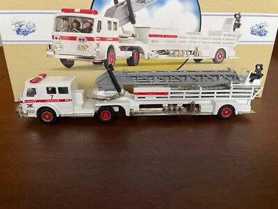 Грузовик с воздушной лестницей Corgi Classics 97387 пожарная часть Денвера в коробке ограниченное издание - Изображение 1 из 4