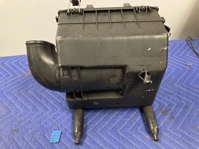 1998 - 2005 年路虎 Freelander 下空气过滤器盒组件原始设备制造商 #3099M — 第 1/4 张图片