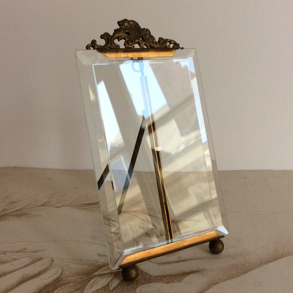 Ancien Cadre Photo Laiton et Verre Biseauté Epoque XIXème - Photo 1/4