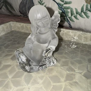 Figurina vintage 1981 Goebel 4"x2,5" angelo su slitta vetro firmata mezza smerigliata - Foto 1 di 5