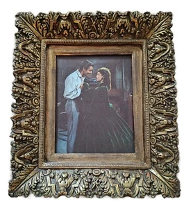 Lienzo enmarcado de Rhett Butler y Scarlett en el vestido cortina verde - Imagen 1 de 2