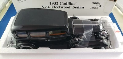 Danbury Mint 1932 Cadillac V-16 Fleetwood Sedan 1:24 Diecast Foto 1 de 4