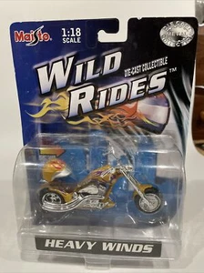 S7/2) Maisto 1:18 Wild Riders Heavy Winds Motorcycle Helmet Gold New - Picture 1 of 7