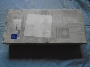 New Genuine Mercedes air filter element A104 094 01 04, suit SL129, W124 6 cyl - Picture 1 of 1