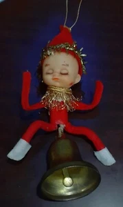 SELTEN SCHLAFENDE BABY GESICHT PIXIE ELFE KNIE UMARMUNG WEIHNACHTSSCHMUCK GLOCKE LÄUTEN 6" - Bild 1 von 9