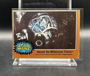 1977 Topps Star Wars #323 a bordo del Halcón Milenario Jedi Luke Obi Wan Kenobi - Imagen 1 de 2