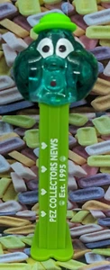 PEZ Green crystal Bubbleman w/custom PEZ Collectors News green stem-PEZ Outlaw - Foto 1 di 1