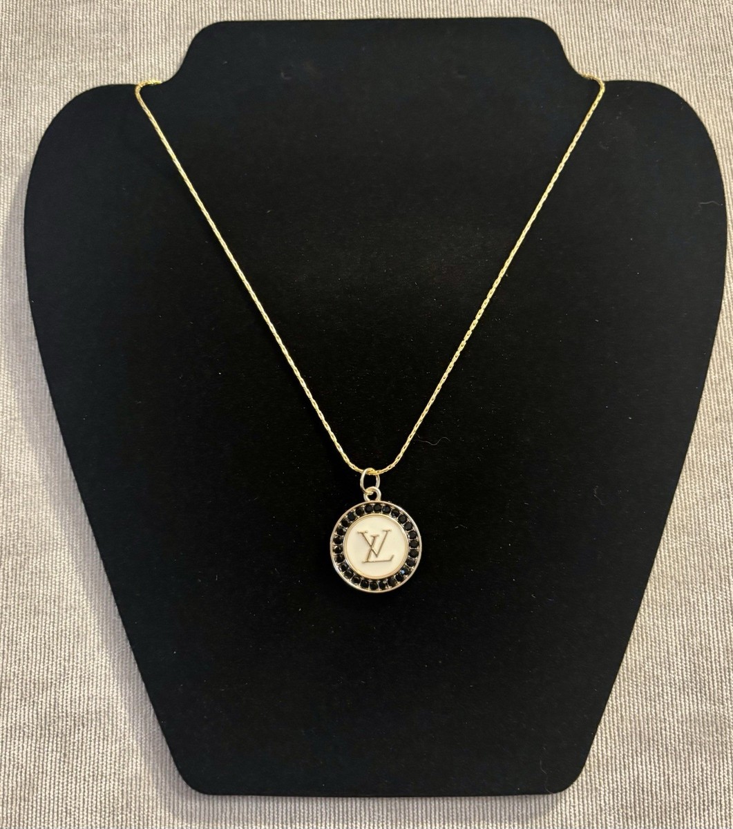 Louis Vuitton Yellow Gold Fashion Necklaces & Pendants for Louis Vuitton Yellow Gold Fashion Necklaces & Pendants for