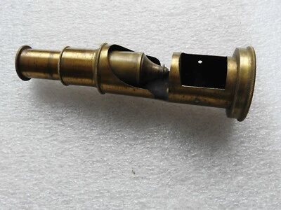 ANCIEN MICROSCOPE à NICHE EN LAITON LABORATOIRE MÉDECINE COLLECTION HERBORISTE - Photo 1/4