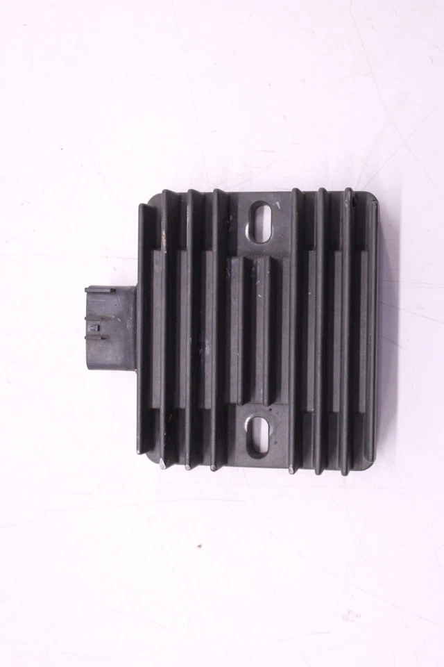 06-16 REGULADOR DE VOLTAJE RECTIFICADOR YAMAHA YZF R6 PROBADO BUENO Foto 1 de 4