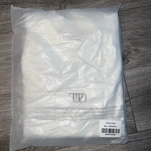 IN HAND SHIPS NOW Taylor Swift Shirt CAPITAL ONE Limited Shirt SIZE MEDIUM - Picture 1 of 2