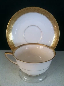 LIMOGES FRANCIA DEPÓSITO TAZA Y PLATILLO C AHRENFELDT DORADO Y BLANCO - Imagen 1 de 11