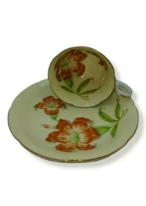 Grüne Demitasse Teetasse und Untertasse mit Lilien - besetztes Japan - Bild 1 von 10