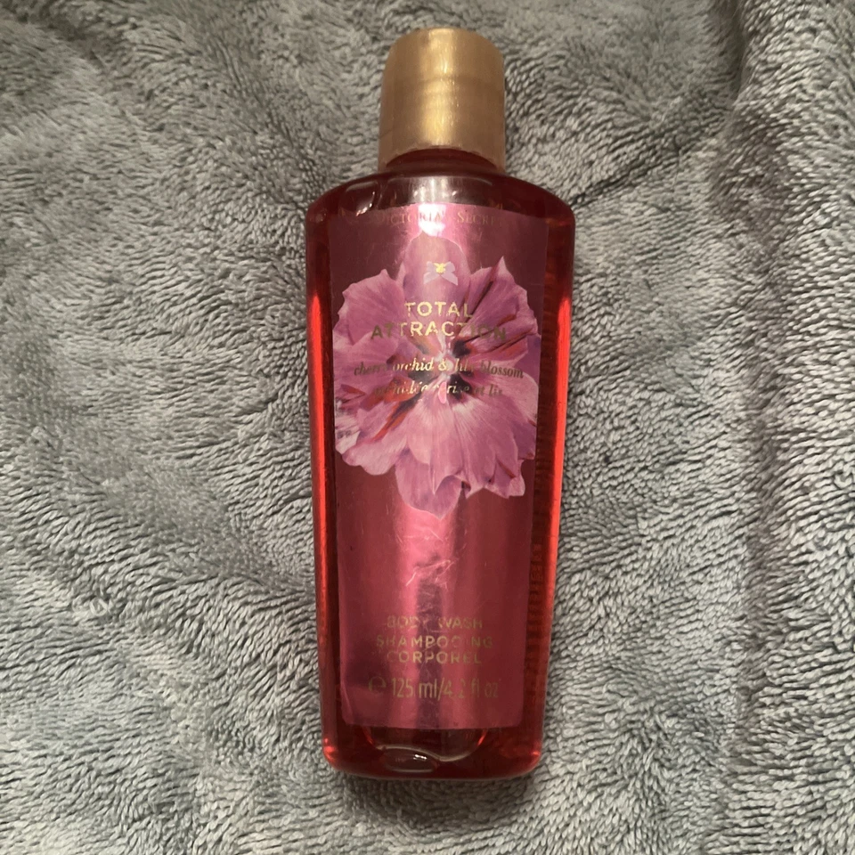 LAVADO CORPORAL VICTORIA'S SECRET ATRACCIÓN TOTAL CEREZA ORQUÍDEA LIRIO 4.2 Foto 1 de 1