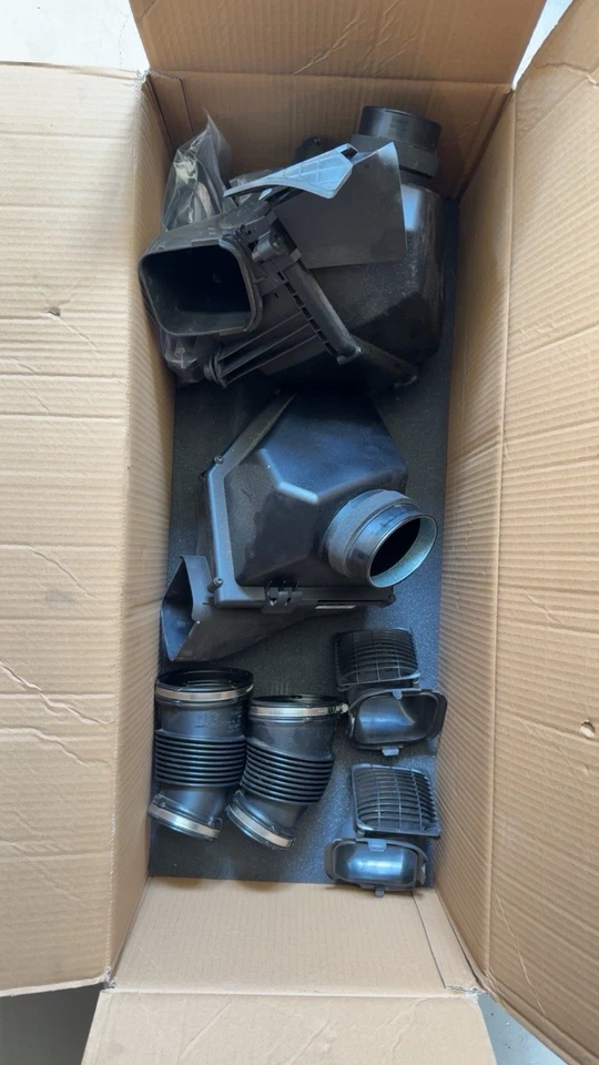 JUEGO DE MONTAJE DE ADMISIÓN CARCASA FILTRO AIRE BMW F90 F91 F92 F93 M5 M8 18-23 OEM  Foto 1 de 4