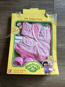 CABBAGE PATCH KIDS FASHION FRENZY OUTFIT NRFB JAKKS PACIFIC 2005 Flowers Pink - Bild 1 von 7