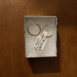 Ladies 14k Yellow Gold Hoop Earrings @ .6 Grams Total 5/8” Long - Picture 1 of 3