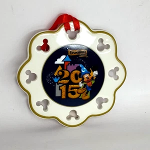 Mickey Mouse & Friends 2015 Porcelain Round Disc Snowflake Ornament Disney Parks - Picture 1 of 4