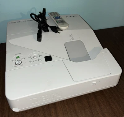 Projetor LCP ultracurto NEC NP-UM361X 1089 horas funciona bem - Imagem 1 de 4