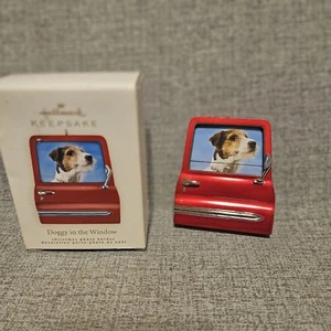 Hallmark 2008 Keepsake Ornament 'DOGGY IN THE WINDOW' - Photo Holder with Magnet - Picture 1 of 6