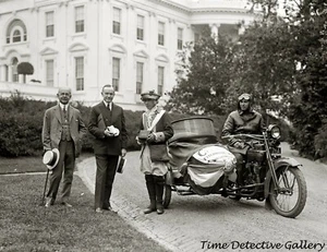 Pres. Coolidge, George Washington y una motocicleta Sidecar - Impresión fotográfica histórica - Imagen 1 de 1