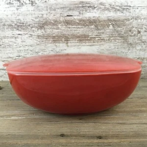Vintage Pyrex Red Hostess Bowl 2.5 Qt #525B-025 with Lid – Chip on Lid - Bild 1 von 8