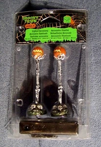 Lemax - Lighted Lantern Bone Post - Spooky Town - 94490 - Halloween Lights - New - Picture 1 of 2